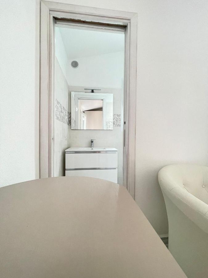 La Perla Del Mare Bed & Breakfast ลากาเลตตา ภายนอก รูปภาพ
