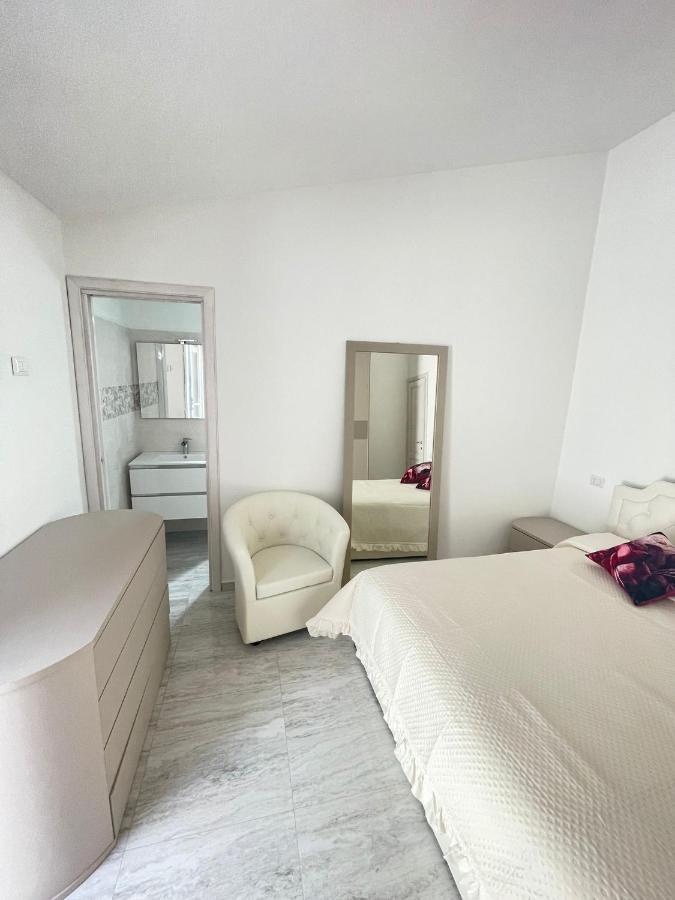 La Perla Del Mare Bed & Breakfast ลากาเลตตา ภายนอก รูปภาพ